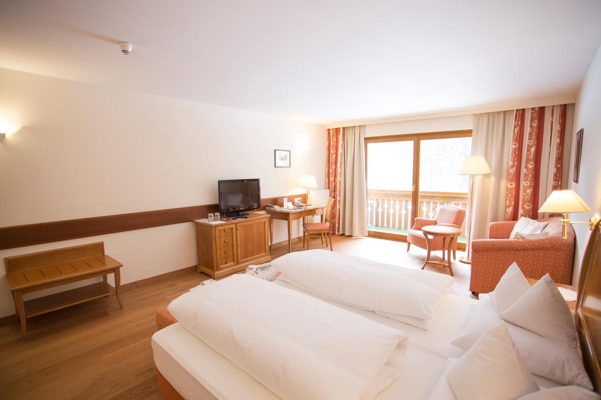 Parkhotel Tristachersee Lienz Exterior photo