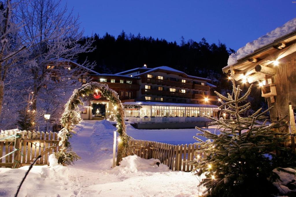 Parkhotel Tristachersee Lienz Exterior photo
